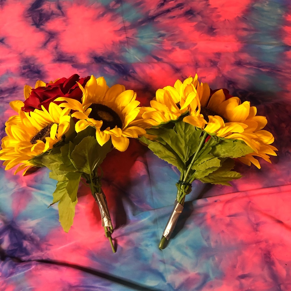 🦋Set of 2 sunflower & rose handheld bouquets